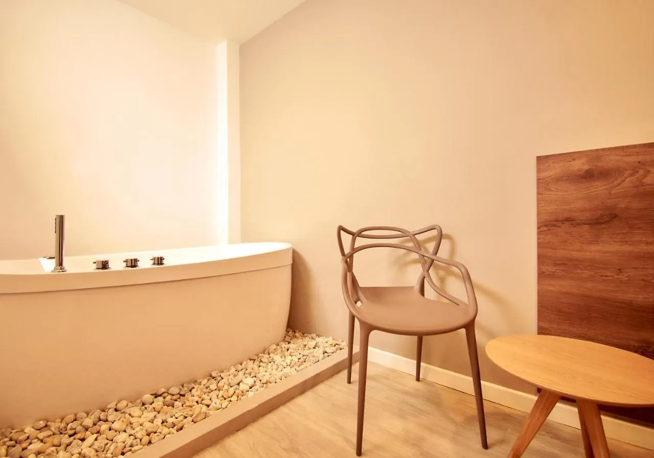 מדיין Fence By Bernalo Hotels